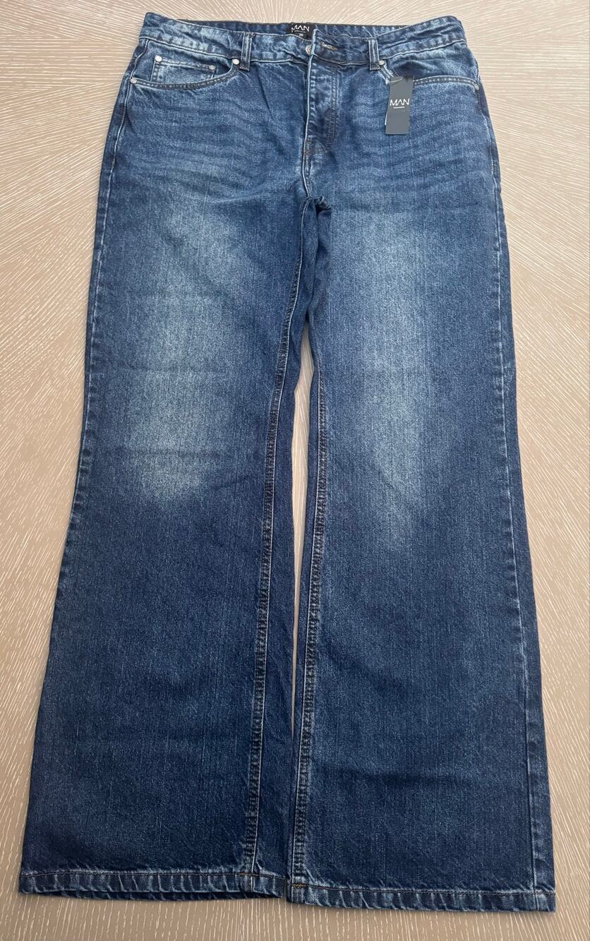 BoohooMAN Relaxed Rigid Flare Jeans in Mid Blue - Size 36R